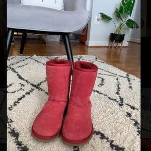 Classic Short UGG in Bougainvillea Color